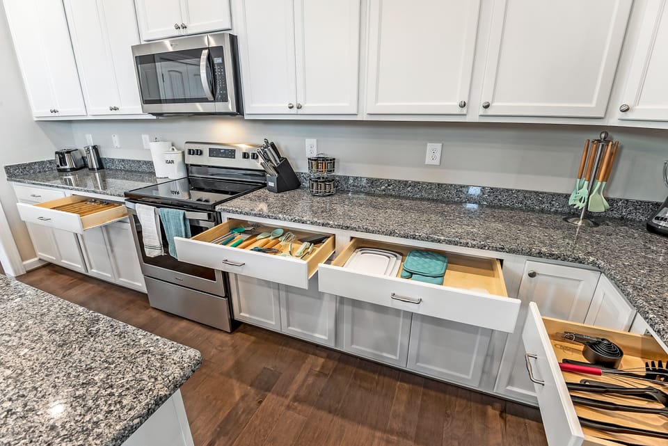 Fully stocked kitchen!