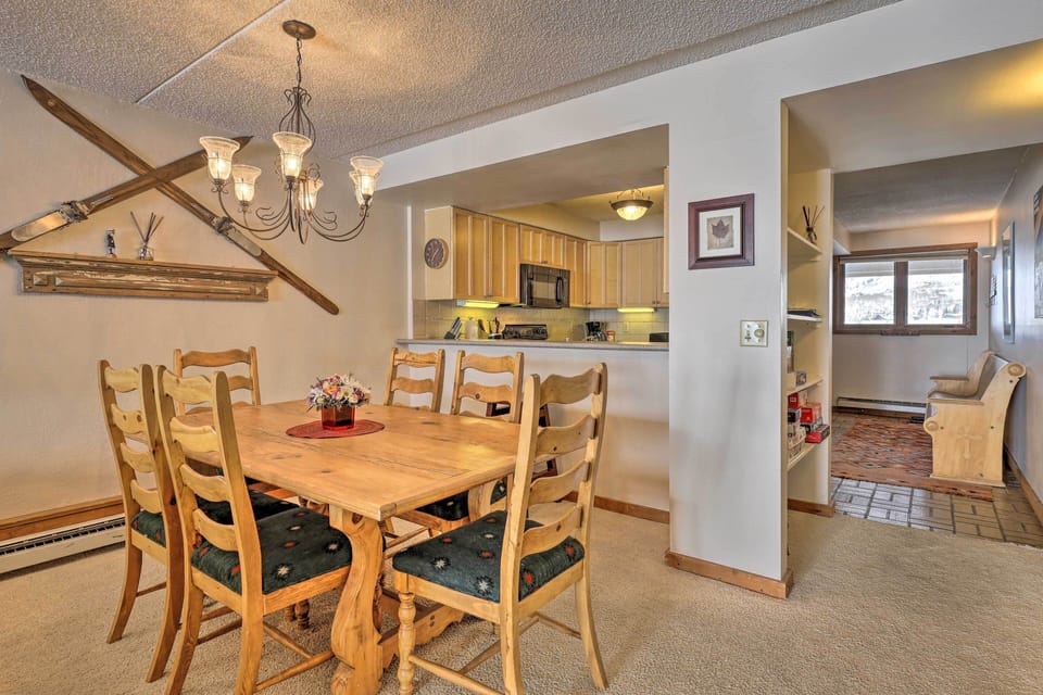 Dining Area | Dishes & Flatware Provided