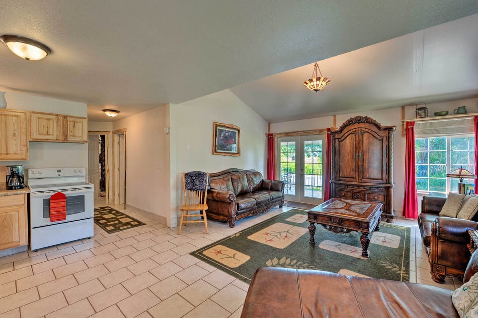 Living Area | Free WiFi | Central A/C & Heat