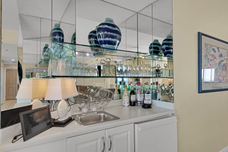 Wet bar to the side of the living room