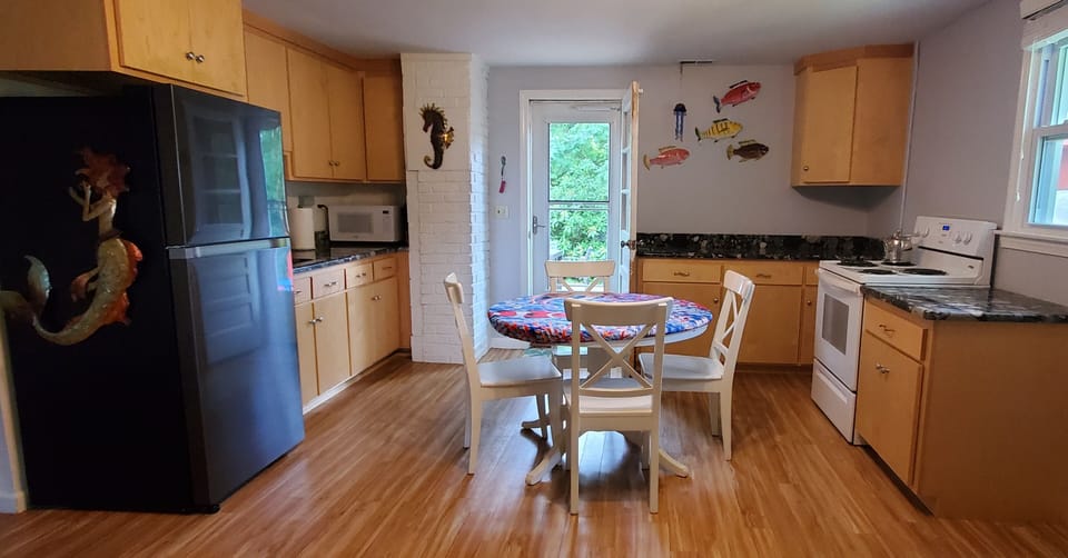 Updated Kitchen photo with new refrigerator.