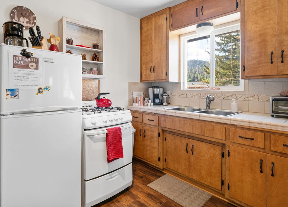 Kitchen with all appliances and Mountain views