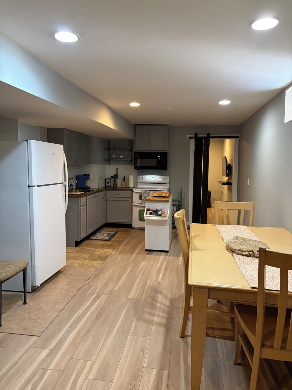Full kitchen
