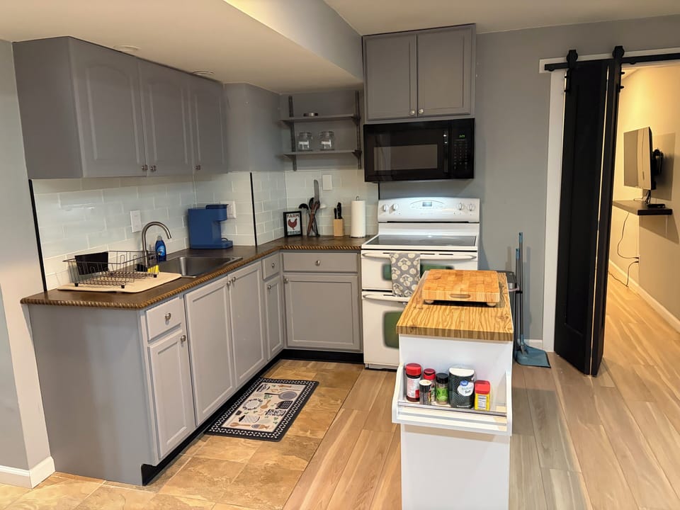Full kitchen
