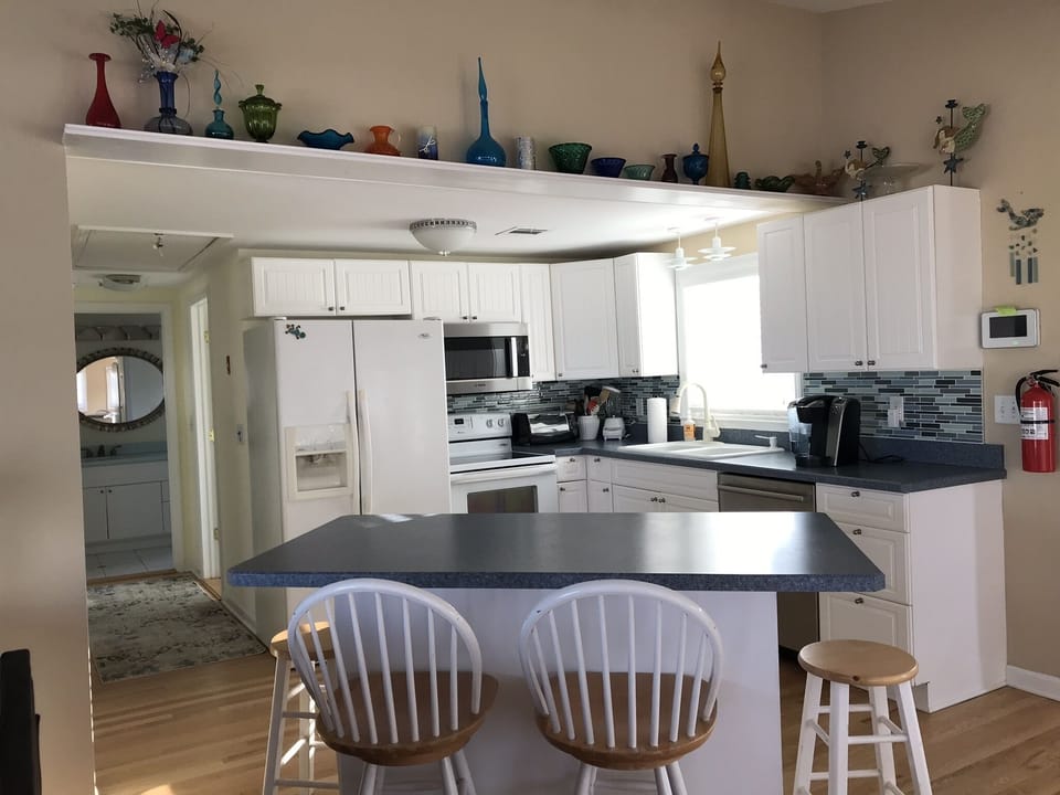 Fully equipped kitchen with movable center island