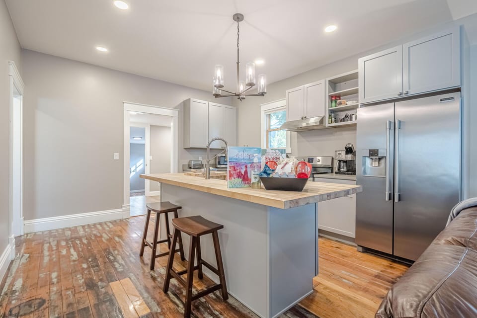 Open space, sharp knives, and no mystery drawers.