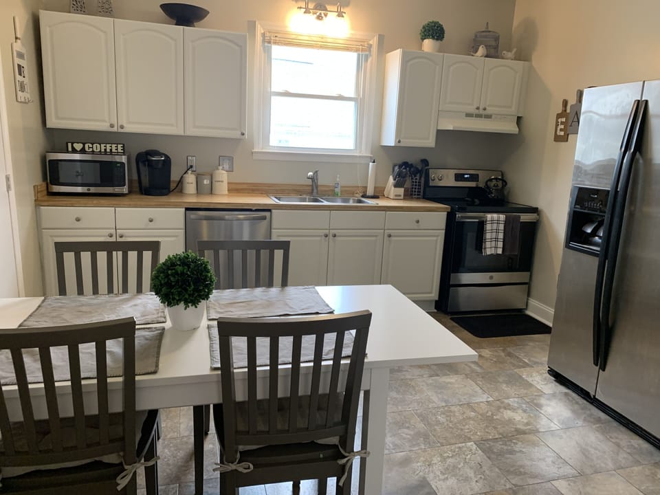 Fully stocked kitchen!
