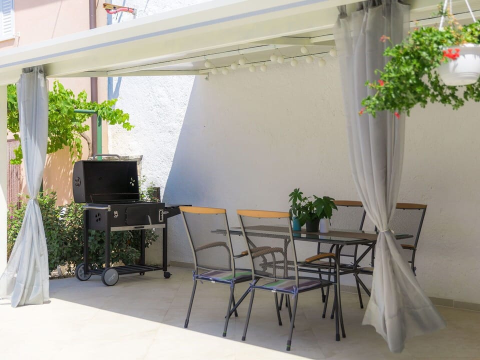 Plant, Property, Building, Furniture, Table, Flower, Shade, Interior Design, Chair, Architecture