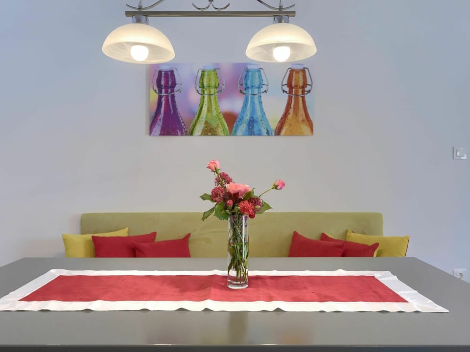 Table, Furniture, Property, Vase, White, Building, Decoration, Plant, Green, Flower