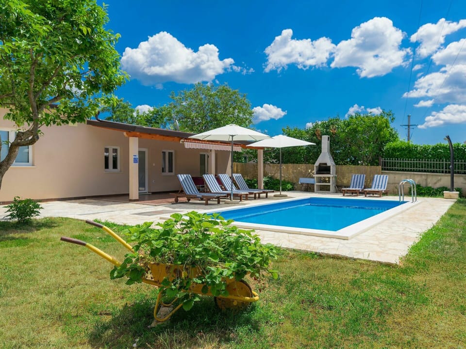 Cloud, Plant, Sky, Building, Swimming Pool, Azure, Tree, Shade, Chair, Outdoor Furniture