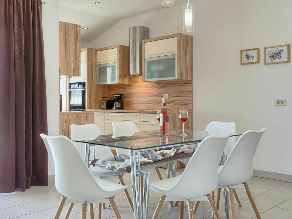 Table, Mirror, Furniture, Property, Chair, Wood, Cabinetry, Interior Design, Building, Architecture