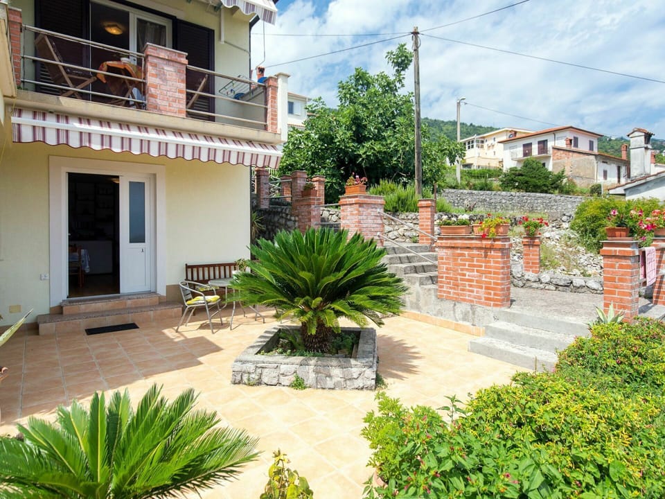 Property, Residential Area, House, Building, Real Estate, Neighbourhood, Home, Architecture, Tree, Yard