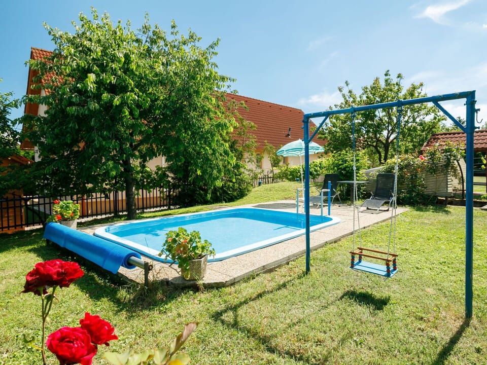 Swimming Pool, Leisure, Garden, Shade, Resort, Backyard, Outdoor Furniture, Eco Hotel, Yard, Landscaping