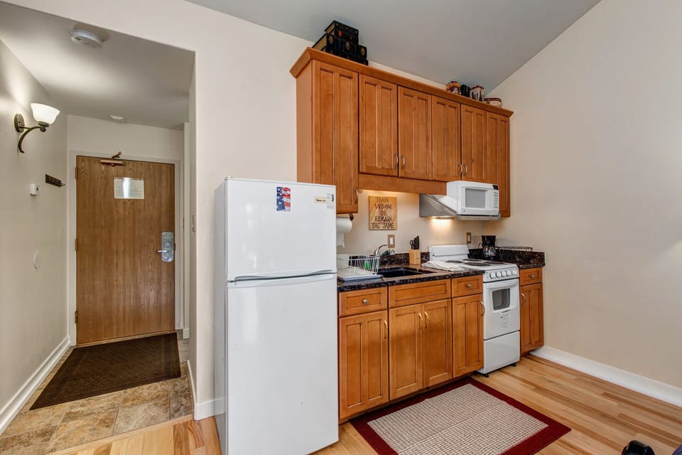 Prospector Lodge 732: Full kitchen