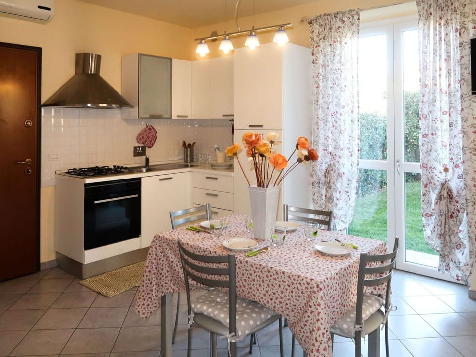 Furniture, Table, Property, Countertop, Flower, Cabinetry, Chair, Kitchen, Plant, Wood