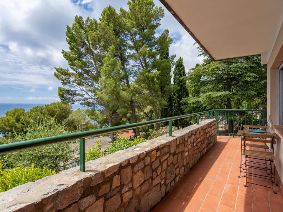 Property, Real Estate, Wall, House, Handrail, Tree, Home, Building, Architecture, Estate