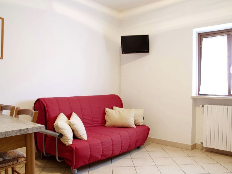 Table, Furniture, Couch, Property, Window, Comfort, Wood, Interior Design, Flooring, Floor