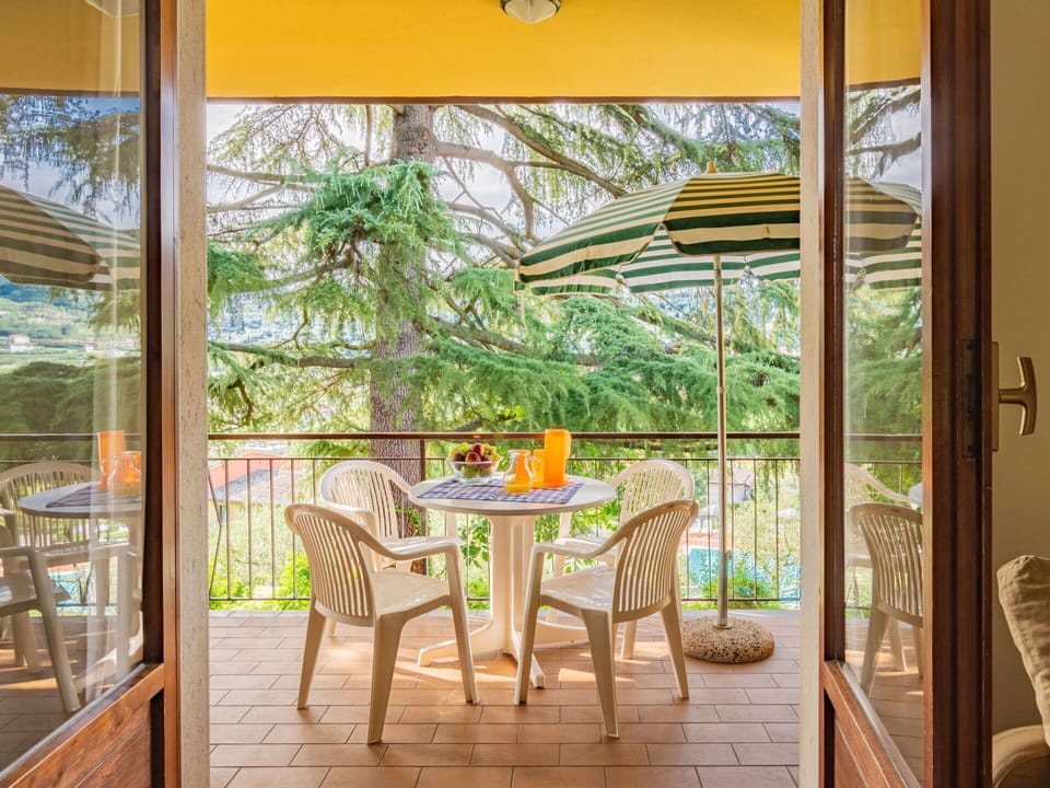 Table, Furniture, Property, Plant, Chair, Building, Shade, Wood, Lighting, Interior Design