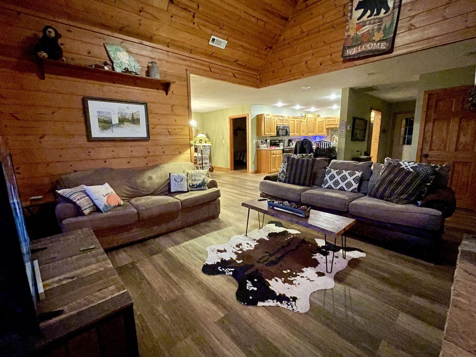 Spacious living room 