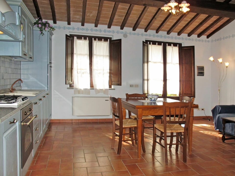 Room, Property, Building, Floor, Furniture, Ceiling, Interior Design, House, Beam, Wood Flooring