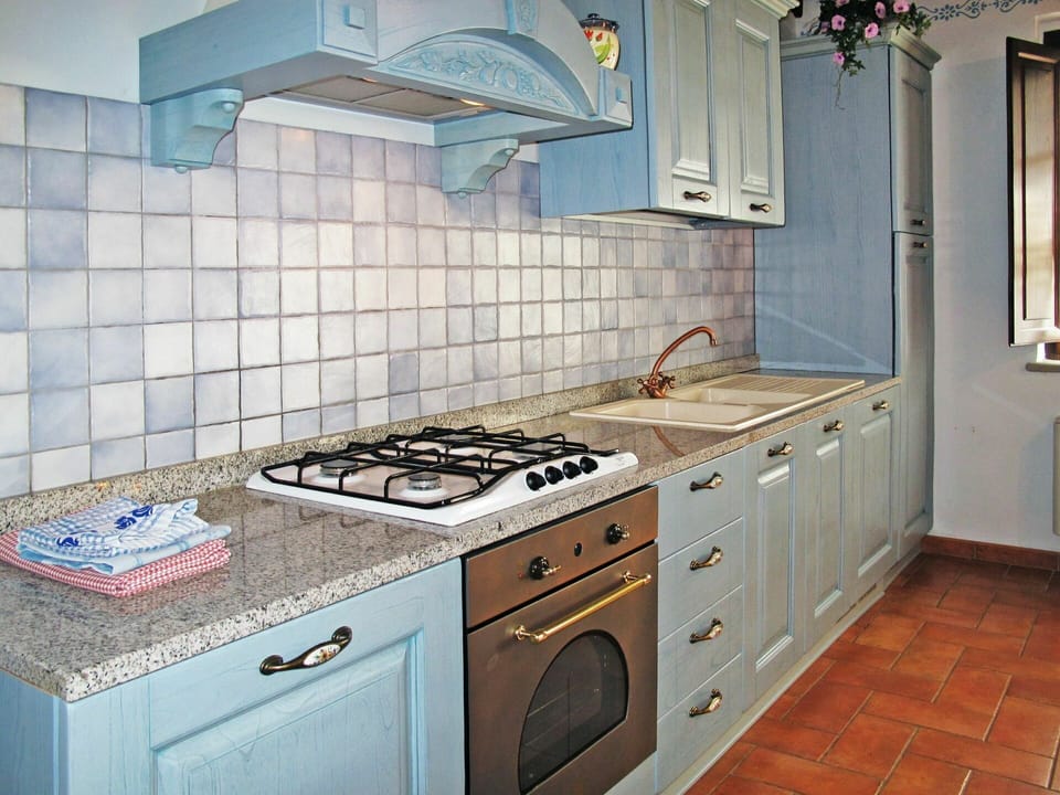 Countertop, Room, Property, Kitchen, Tile, Cabinetry, Furniture, Sink, Floor, Interior Design