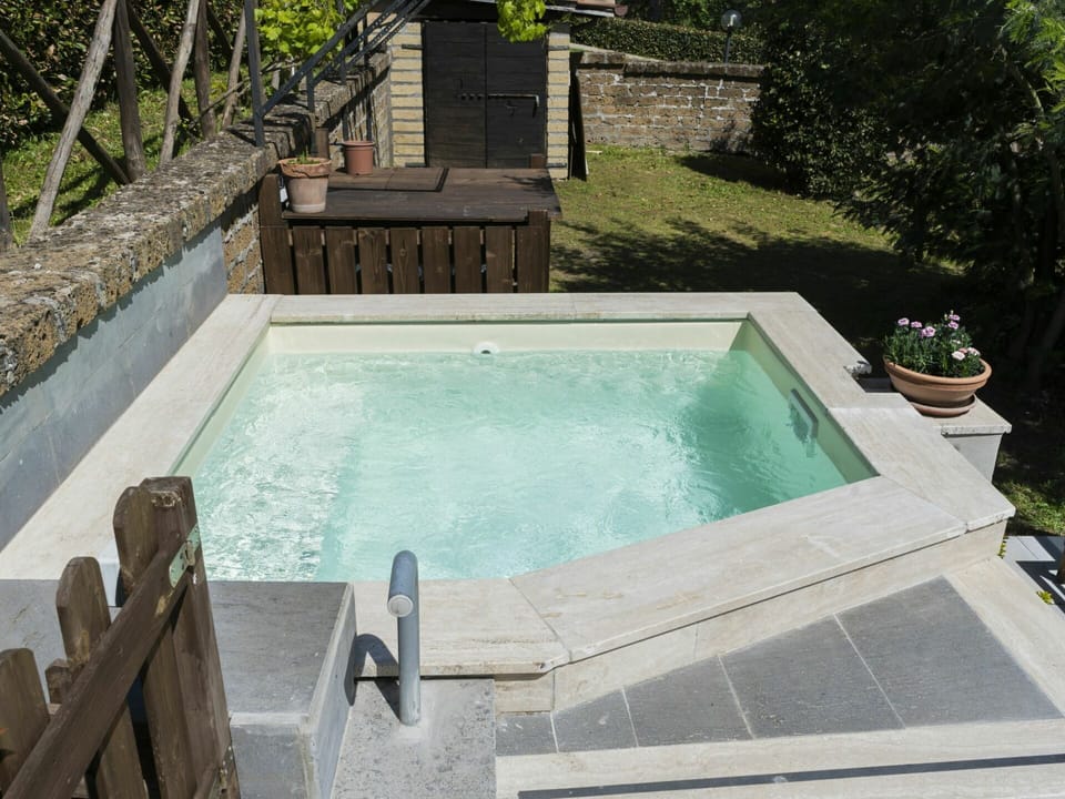 Water, Plant, Swimming Pool, Rectangle, Azure, Grass, Leisure, Composite Material, Real Estate