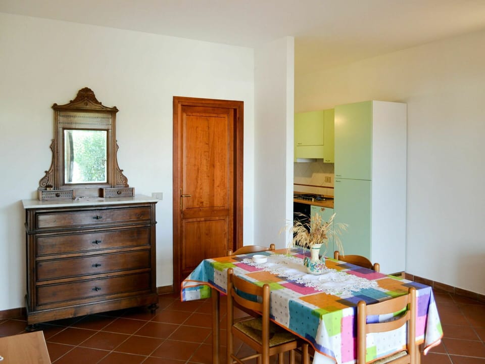 Furniture, Mirror, Property, Cabinetry, Table, Building, Drawer, Wood, Interior Design, Chair