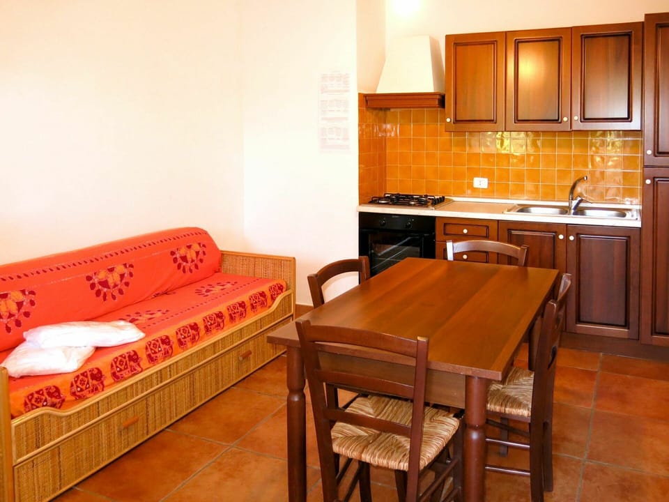 Furniture, Room, Property, Floor, Kitchen, Building, Interior Design, Wood Flooring, Countertop, House