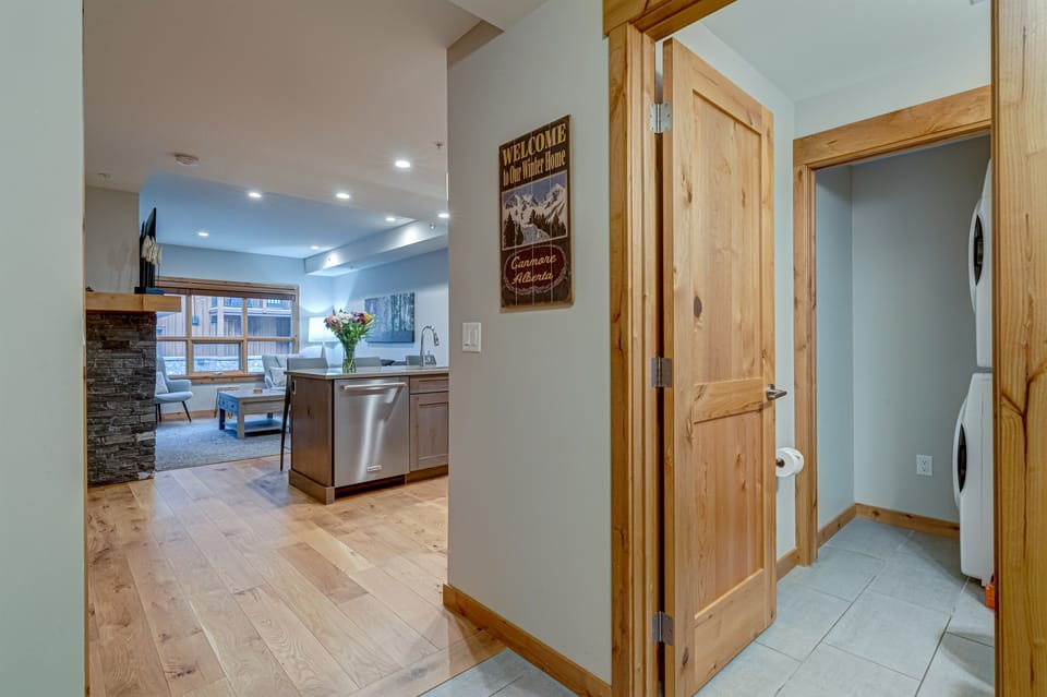 Main entrance - looking towards the kitchen