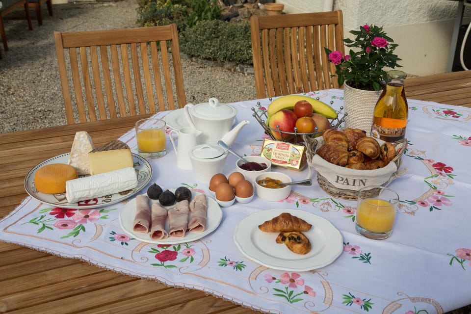 Breakfast in the Garden
