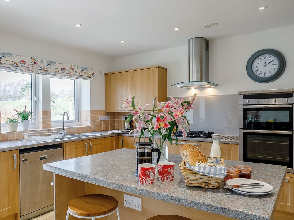 Impressive kitchen/dining room | Cunliffe Cottage, Hathersage