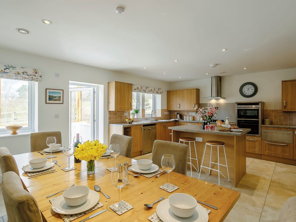 Impressive kitchen/dining room | Cunliffe Cottage, Hathersage