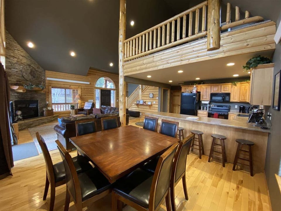 Dining/Kitchen