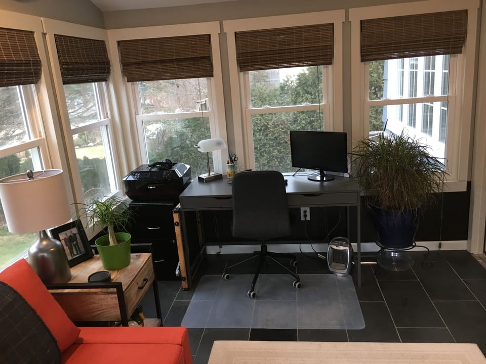 Just wonderful flex space can be used as a guestroom or an office