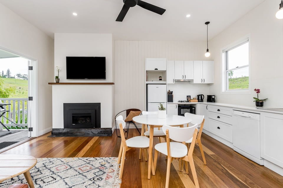 Living area in Cottage Daisy with fireplace