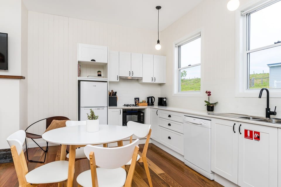 Kitchen & dining area in cottage Daisy