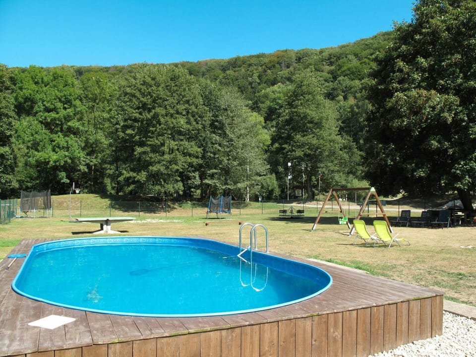 Swimming Pool, Property, Leisure, Water, Grass, Real Estate, House, Tree, Vacation, Backyard