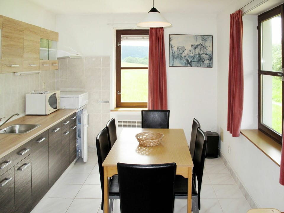 Room, Property, Furniture, Interior Design, Building, Dining Room, Floor, Ceiling, Table, House