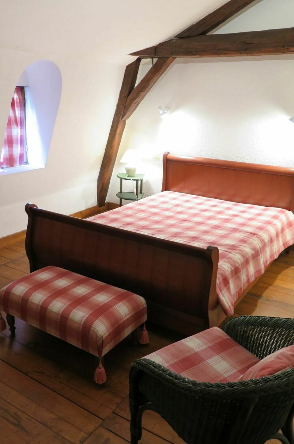 Furniture, Property, Building, Comfort, Wood, Lighting, Architecture, Interior Design, Floor, House