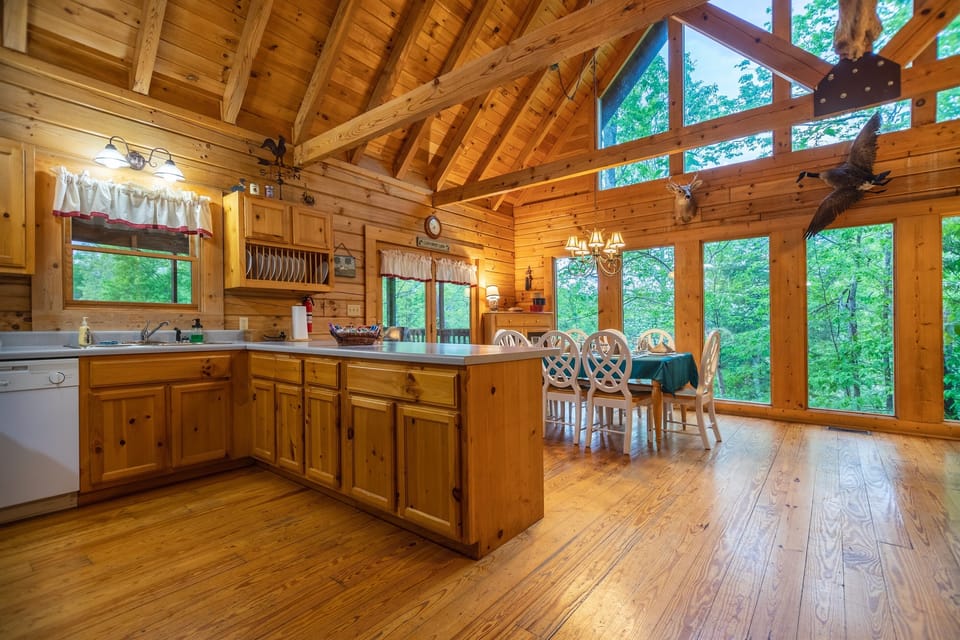 Kitchen & Dining