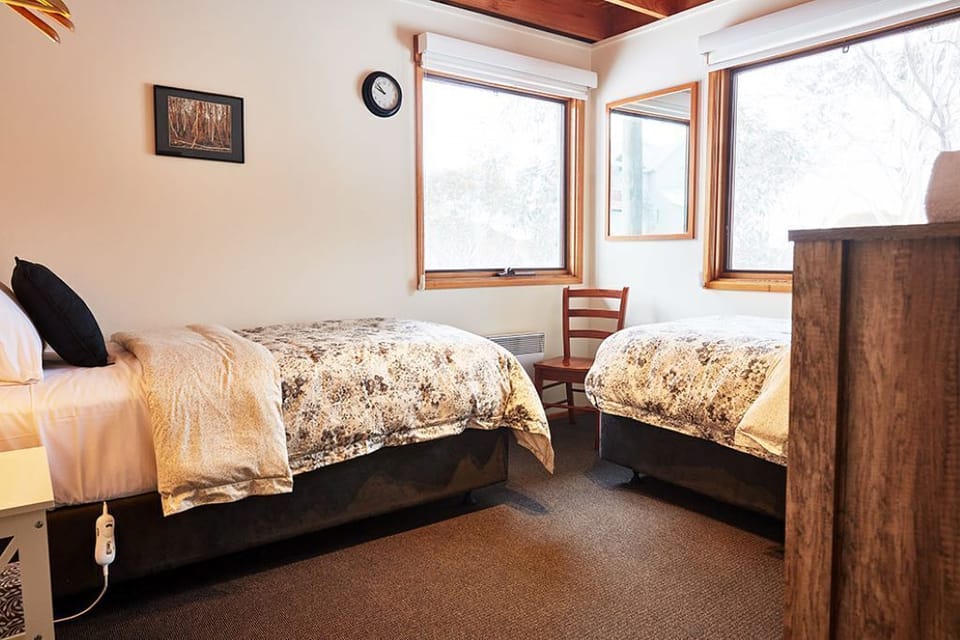 Twin bedroom