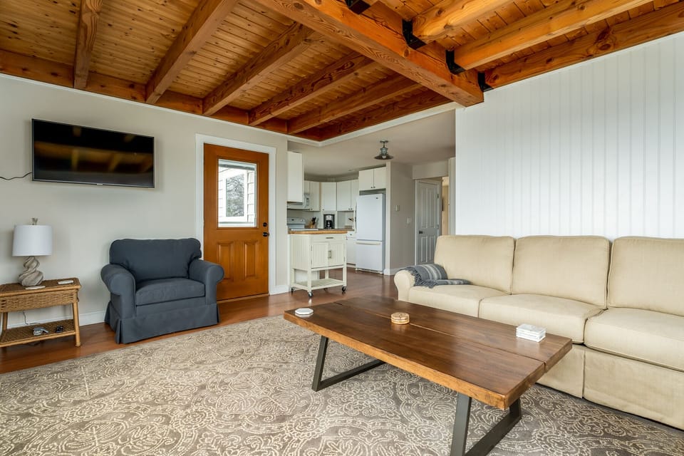 second floor ocean front living room