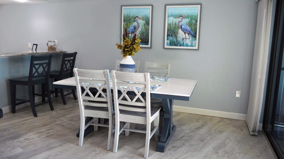 Dining Area with Countertop Seating