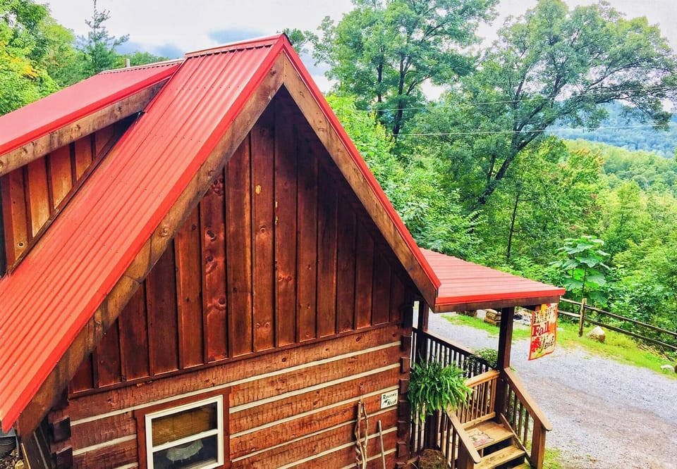 Ravens Nest with Mountain views
