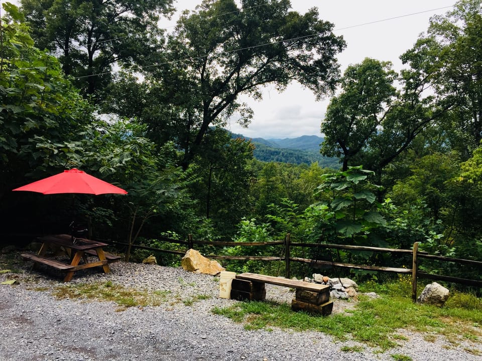 view to the mountains right from your porch area incl hot tub incl firepit/grill