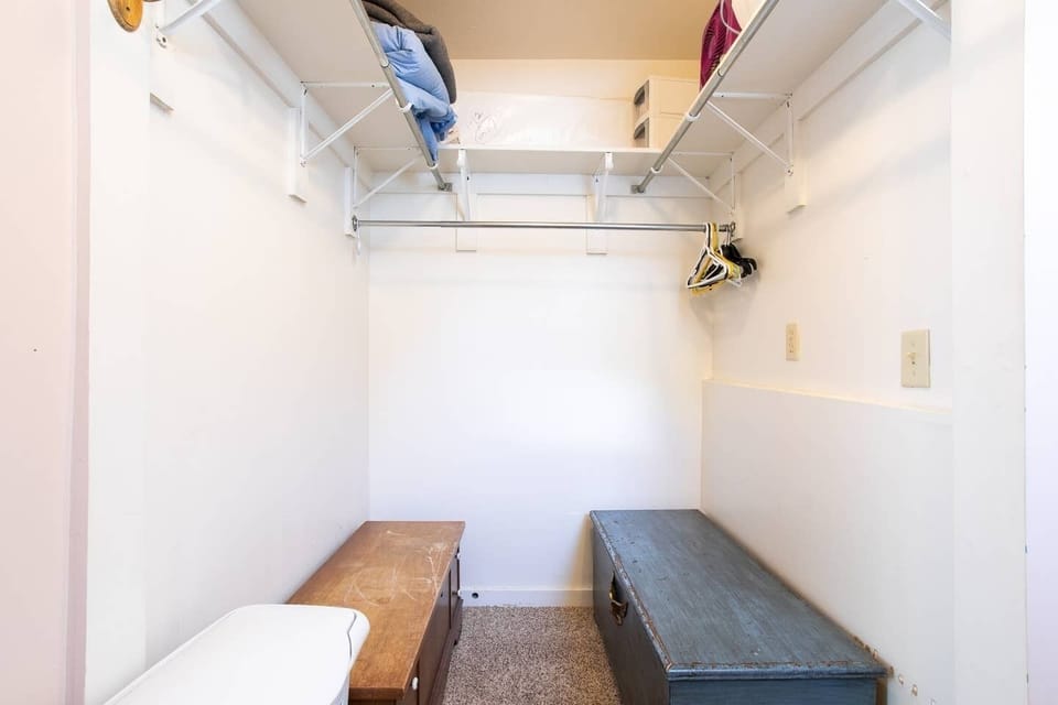 Walk-in closet