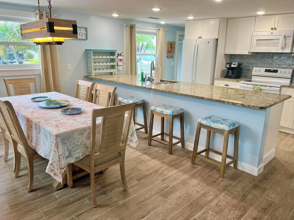 Large dining area with plenty of seating
