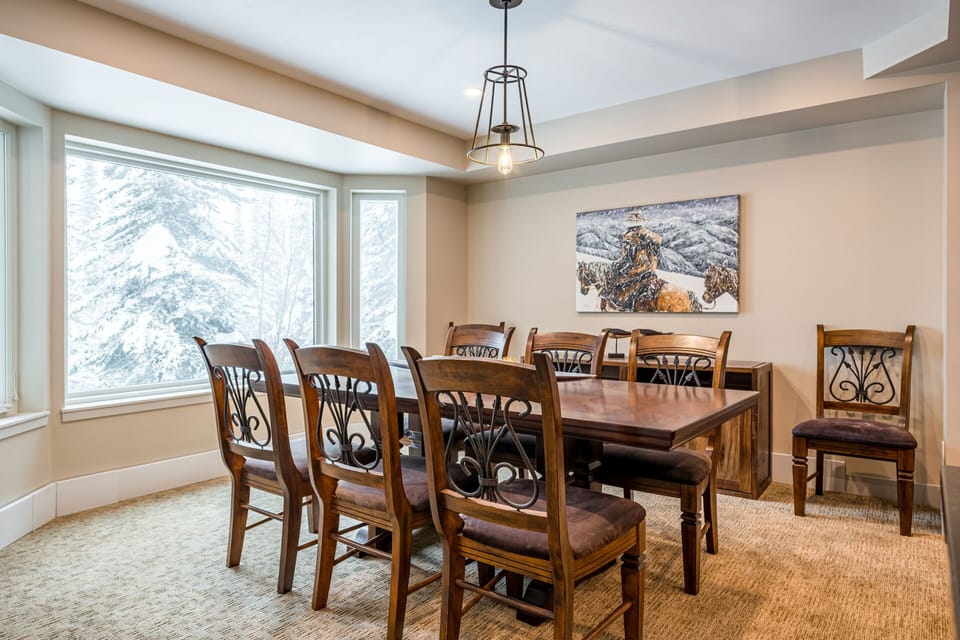 Second Floor Dining Room (Seats 8) 