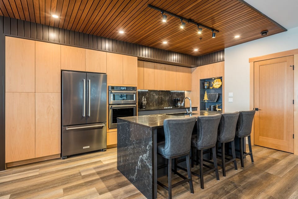 Penthouse - Breakfast Bar (Seats 4) 