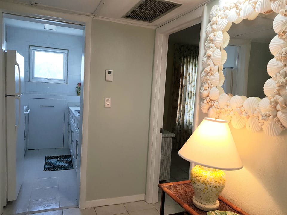 Entrance hallway with view of the kitchen.
